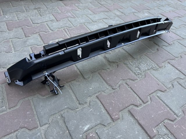 Кронштейн бампера переднього, центральний 32807194 AND