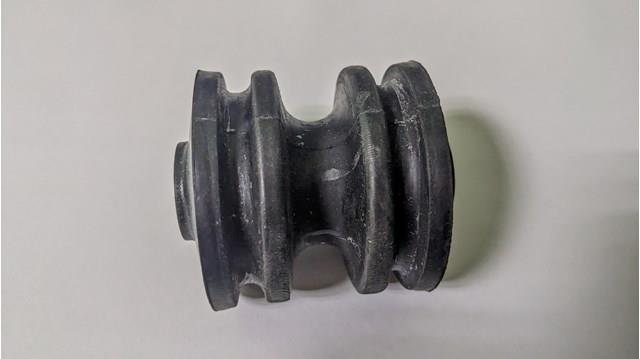 Поздовжня задня тяга права 5511063J10 NISSAN