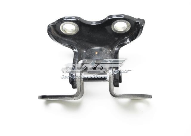 Петля задніх лівих дверей 687600D061 TOYOTA