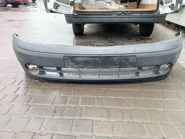 Буфер (бампер) передній 8200152587 RENAULT