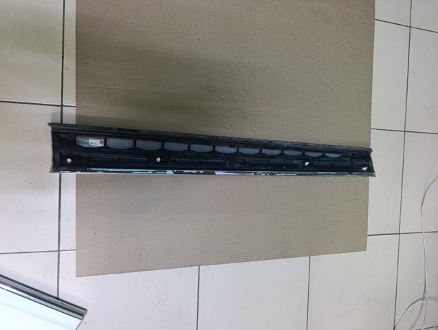 Молдинг передніх правих дверей 8R0853960L VAG