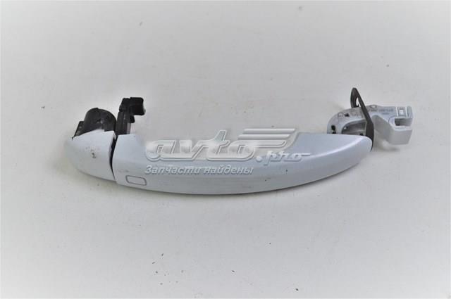 Ручка задньої двері зовнішня 8T0837205A VAG