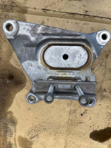Кронштейн подушки КПП 8W0399118D VAG