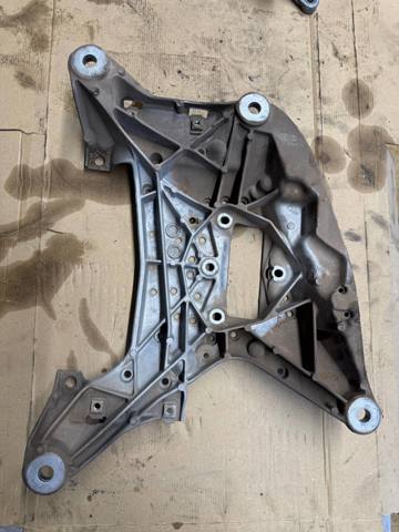 Кріплення подушки коробки передач 8W0399262AR VAG
