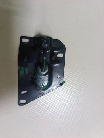 Стояк-гак замка капота 8W0823186D VAG