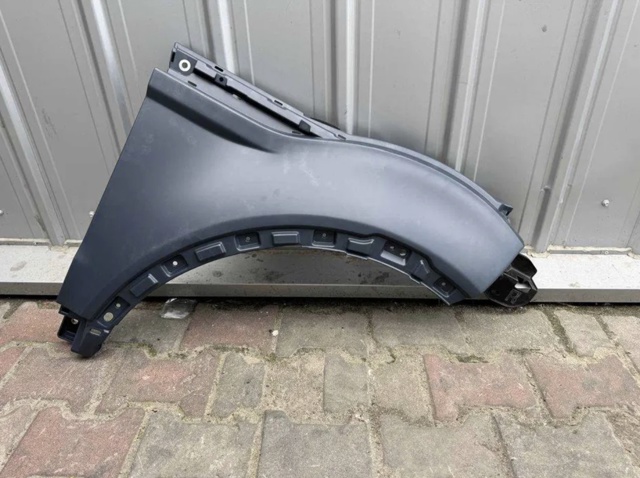 Переднє праве крило LR066922 LAND ROVER