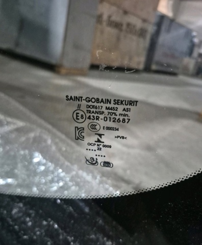 Вікно вітрове LR114573 LAND ROVER