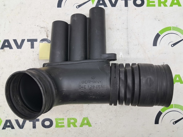 Патрубок повітряний, вихід повітряного фільтра 04E129651C VAG