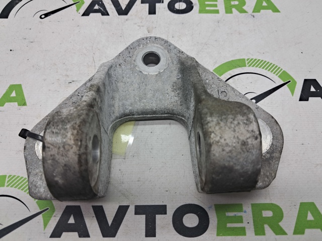 Кронштейн подушки (опори) двигуна, задньої 1092A299 MITSUBISHI