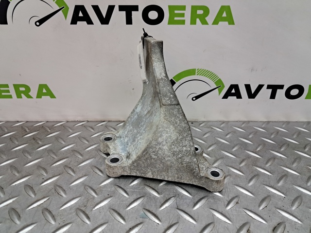 Кронштейн подушки (опори) двигуна, лівої 112533NF0A NISSAN