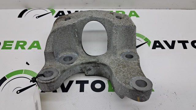 Кронштейн подушки (опори) двигуна, задньої 113325NA0A NISSAN