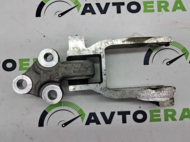 Кронштейн подушки (опори) двигуна, задньої 113326RC0A NISSAN