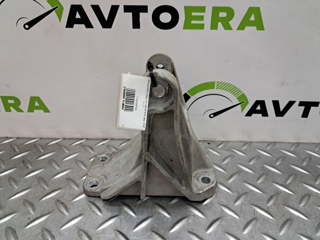 Кронштейн подушки (опори) двигуна, задньої 113333NF0A NISSAN