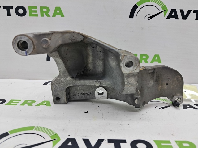 Кронштейн генератора 119106RC2A NISSAN