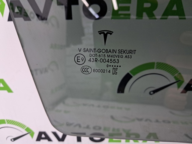 Скло задньої двері правої 149551100B TESLA