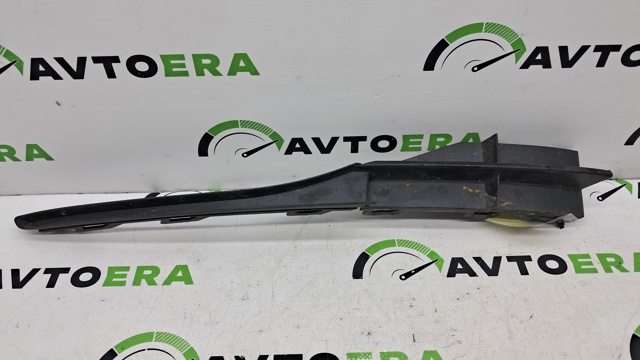 Решітка переднього бампера, права 17A8543229B9 VAG