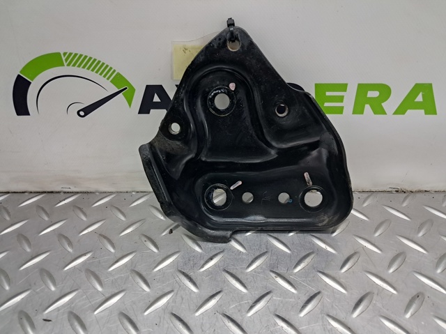 Кронштейн передньої балки 20216FL030 SUBARU