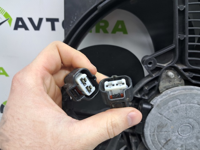 Дифузор радіатора охолодження, в зборі з двигуном і крильчаткою 214813NF0B NISSAN