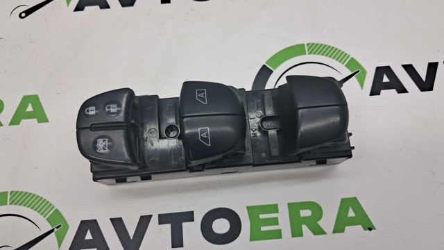 Кнопки переднього лівого склопід'ємника 254015RL0A NISSAN