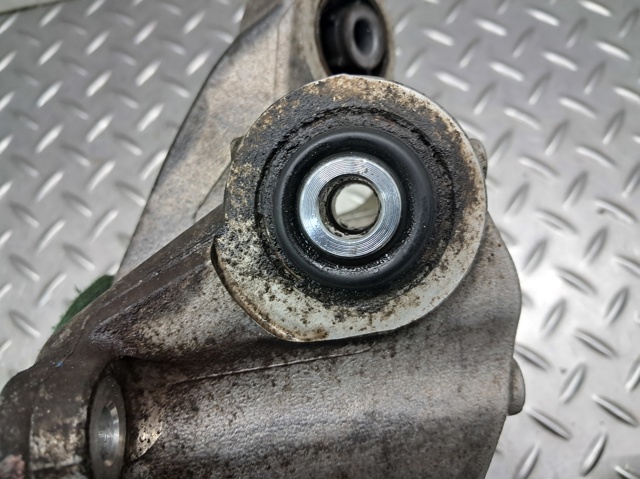 Цапфа поворотна права 28411FL040 SUBARU