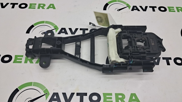 Тримач зовнішньої ручки дверей, передньої правої 30747097 VOLVO