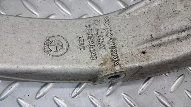Кулак поворотний передній правий 31216876656 BMW