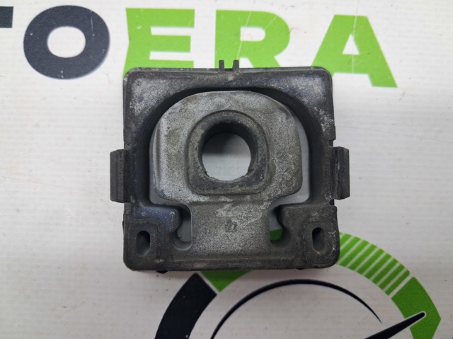 Подушка кріплення радіатора верхня 31439871 VOLVO
