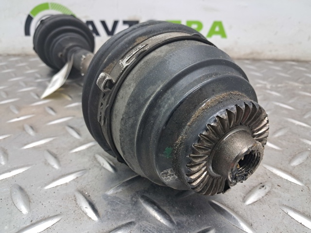 Піввісь передня, права 31605A2E052 BMW