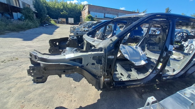 Панель бризковика моторного відсіку, ліва 31672513 VOLVO