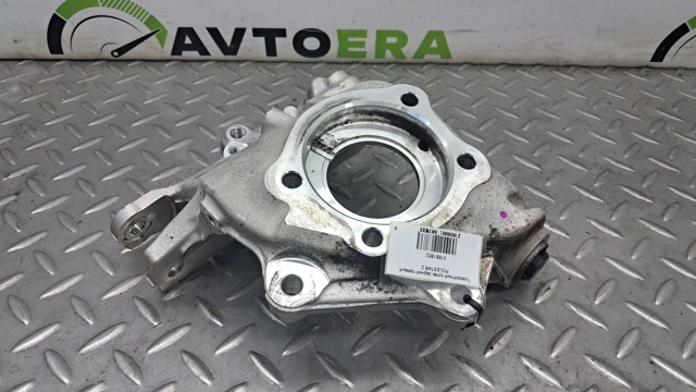Кулак поворотний правий 31681852 VOLVO