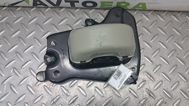 Кронштейн кріплення лівого поздовжнього важеля 32221320 VOLVO
