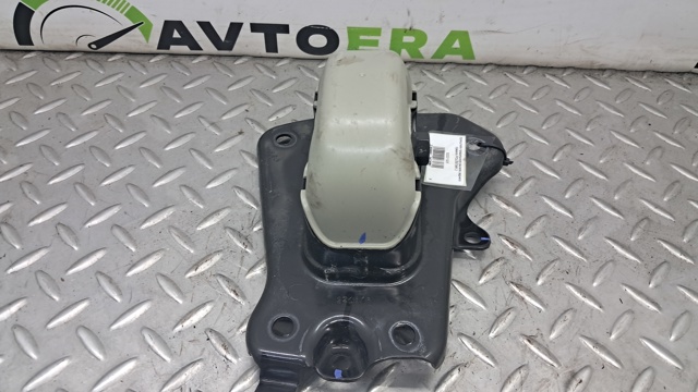 Кронштейн кріплення правого поздовжнього важеля 32221323 VOLVO