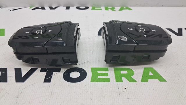 Блок кнопкових перемикачів рульового колеса 32266343 VOLVO
