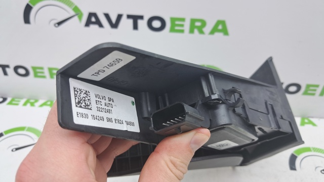 Підаль газу 32269124 VOLVO