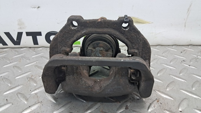 Супорт гальмівний, передній, правий 34106790922 BMW