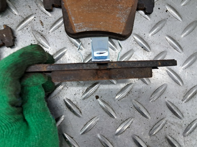 Передні гальмівні колодки 34118855010 BMW