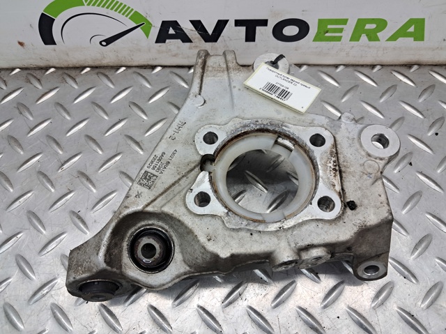 Кулак поворотний правий 3770A108 MITSUBISHI