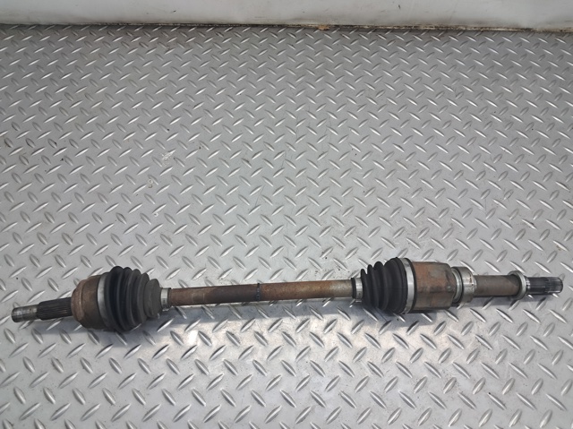 Піввісь передня, права 391005SA2A NISSAN