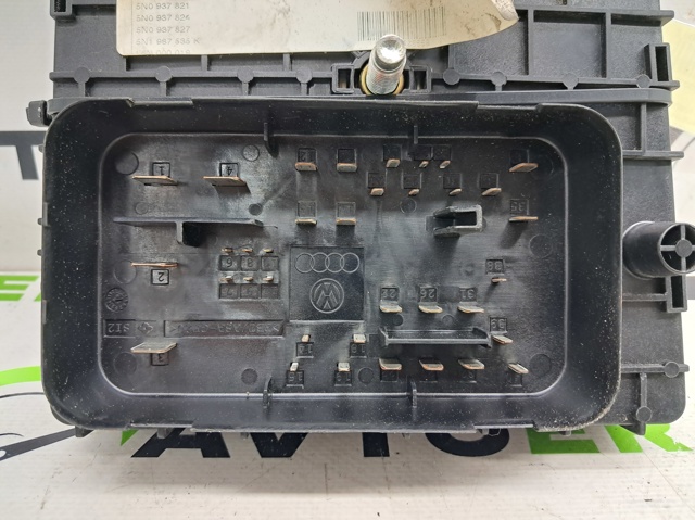 Монтажний блок 3C0937125A VAG