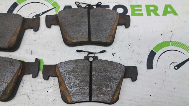 Комплект задніх колодок 3Q0698451E VAG