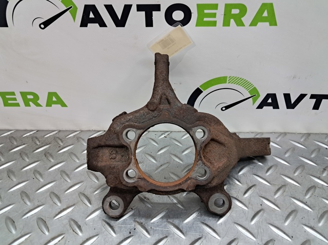 Кулак поворотний передній правий 400141KA1A NISSAN