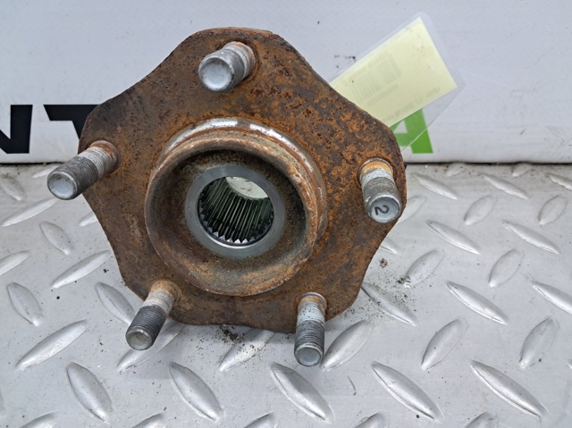 Колеса і маточини 402026RR0A NISSAN