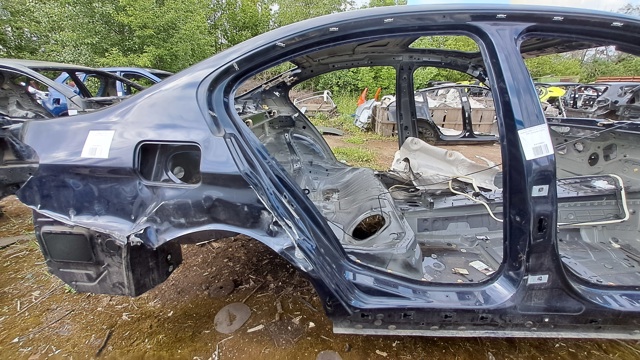 Бічна частина задні праві 41007298172 BMW