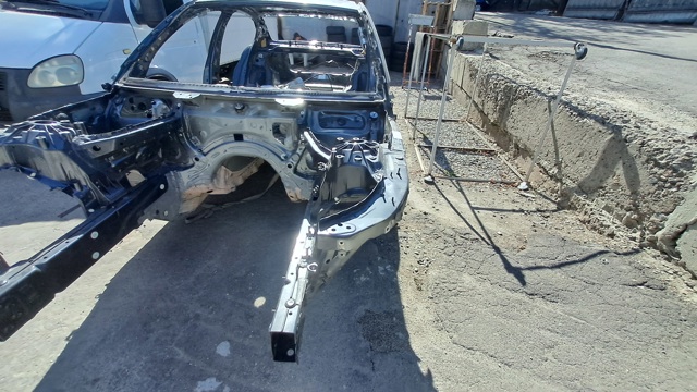 Чверть передня ліва 41007432651 BMW