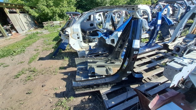 Ремчастина кузова ліва 41007487371 BMW