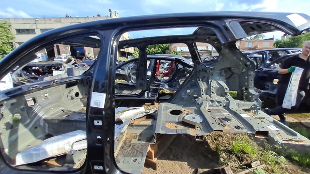 Отвір передніх лівих дверей 41007955059 BMW
