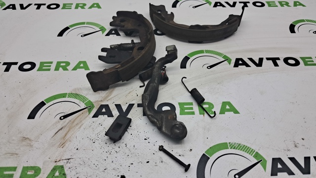 Захист гальмівного диска заднього, правий 440004CU1A NISSAN