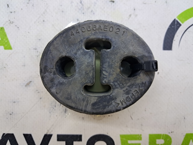 Подушка кріплення глушника 44066AE021 SUBARU