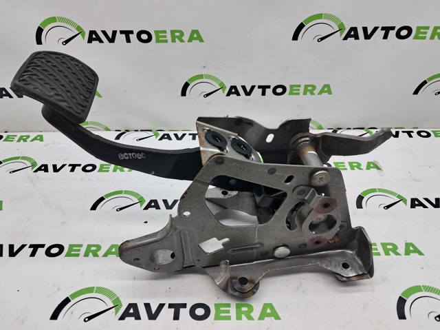 Педаль гальма 465013NF0C NISSAN
