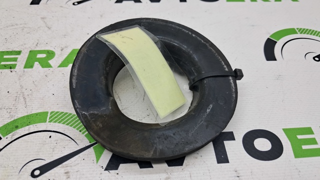 Проставка (гумове кільце) пружини задньої, верхня 4825742030 TOYOTA